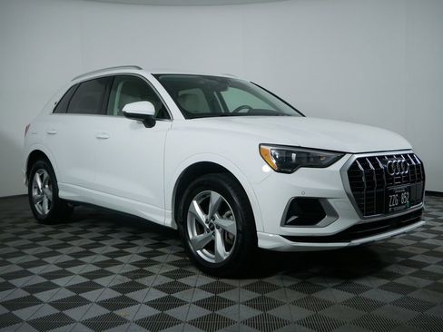 Used 2022 Audi Q3 2.0T Premium w/ Convenience Package image 2