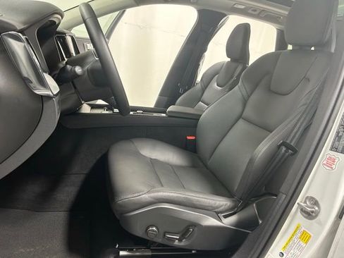 Used 2025 Volvo XC60 B5 Plus image 10