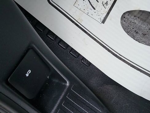 Used 2021 Land Rover Defender 110 SE image 26