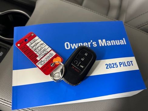 Certified 2025 Honda Pilot Touring image 24