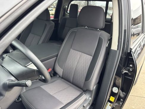 Used 2023 Nissan Titan SV w/ Accessory Utility Package image 18