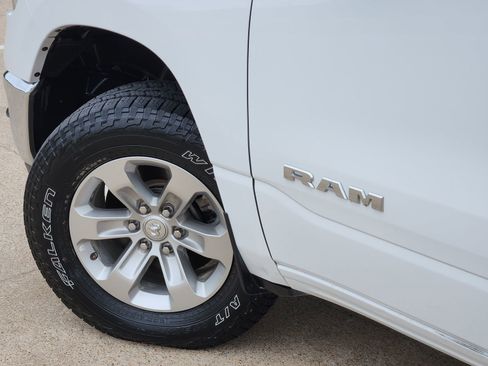 Used 2024 RAM 1500 Laramie AWD/4WD image 17