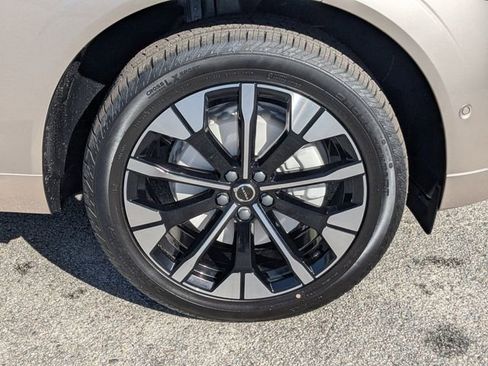 New 2026 Volvo XC60 B5 Plus w/ Protection Package Premier AWD/4WD image 11