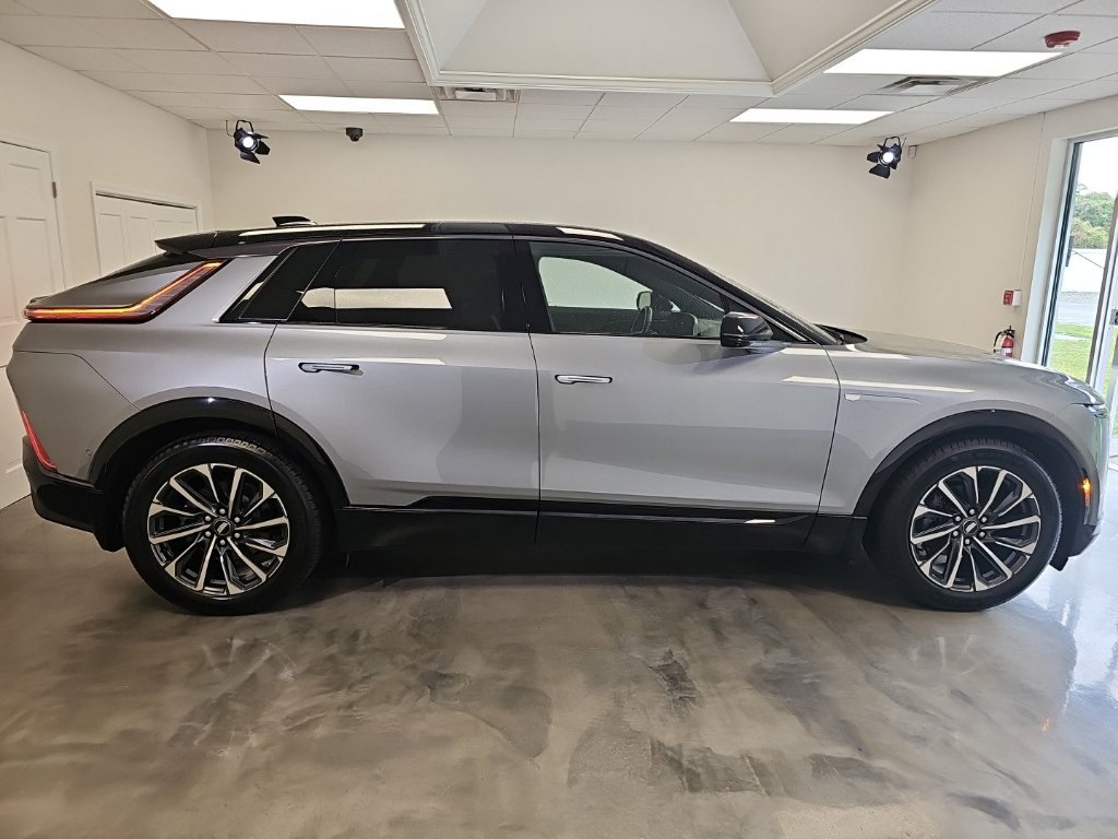 Certified 2024 Cadillac Lyriq Sport AWD/4WD image 2