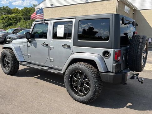Used 2016 Jeep Wrangler Unlimited Sahara w/ Dual Top Group AWD/4WD image 5