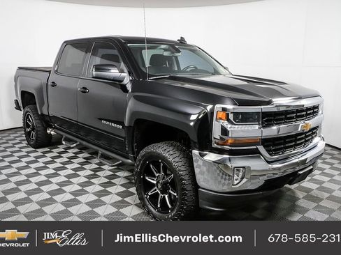 Used 2018 Chevrolet Silverado 1500 LT w/ LT Eassist Package image 22