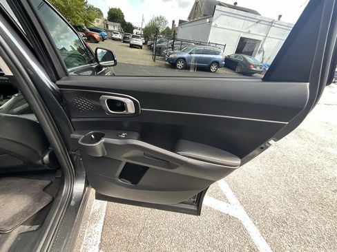Used 2025 Kia Sorento S image 28