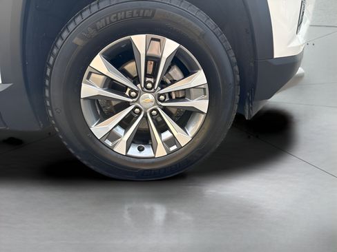 Used 2026 Chevrolet Equinox LT AWD/4WD image 2