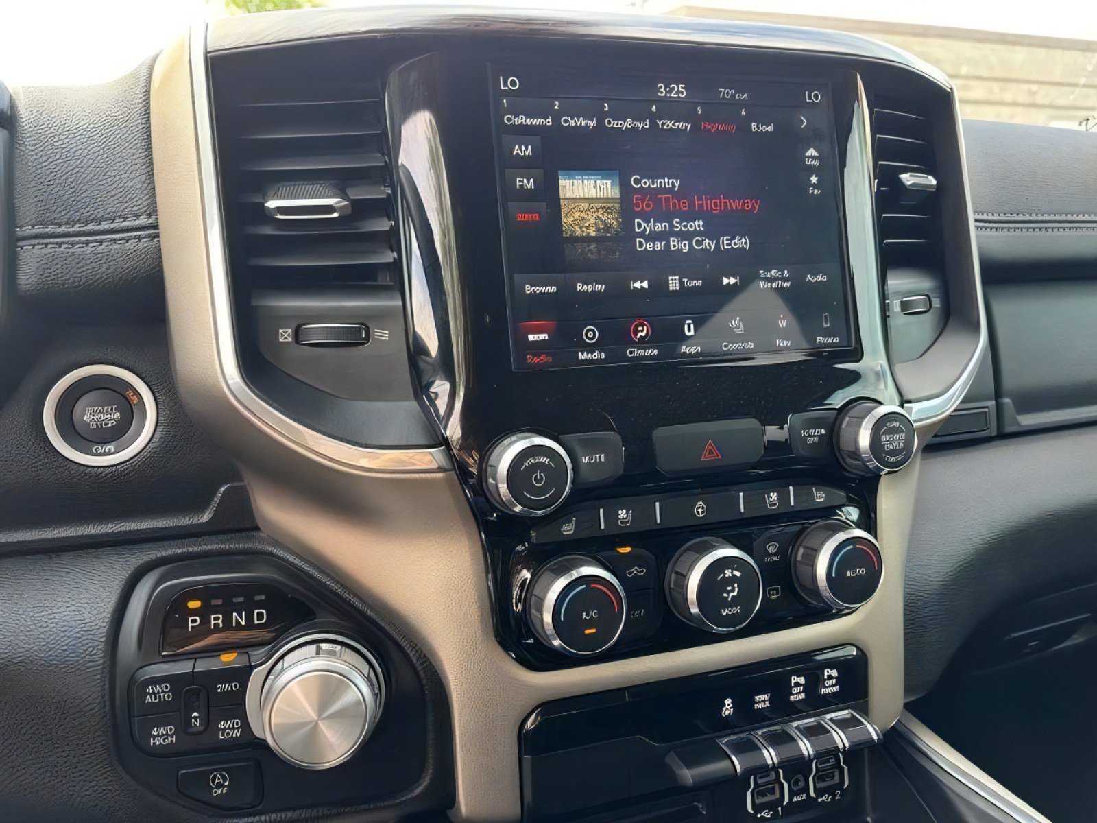 Used 2019 RAM 1500 Laramie AWD/4WD image 14