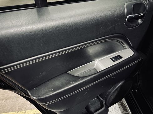 Used 2017 Jeep Compass High Altitude image 34