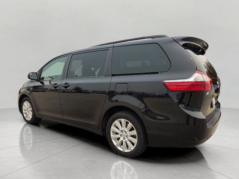 Used 2017 Toyota Sienna LE AWD/4WD image 4