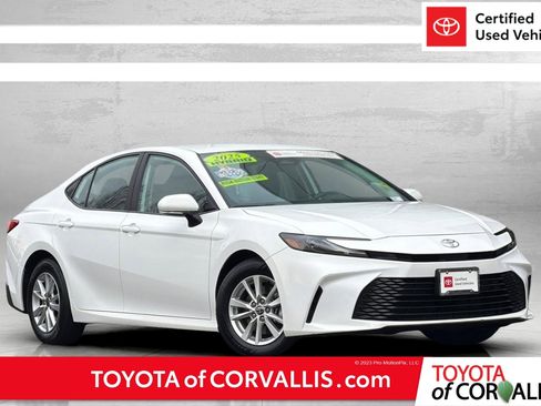 Certified 2025 Toyota Camry LE image 1