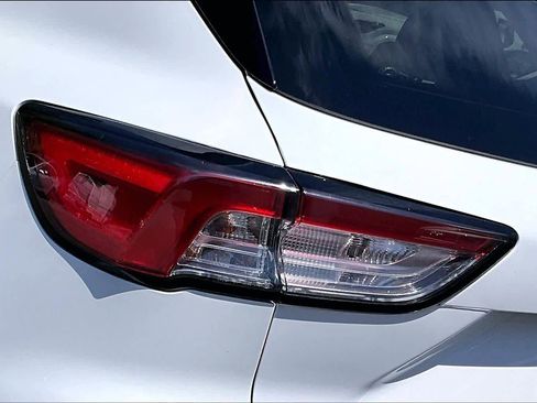 Used 2021 Ford Escape SE w/ SE Sport Appearance Package FWD image 28