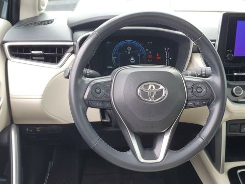 Certified 2023 Toyota Corolla Cross XLE w/ Convenience Package FWD image 11
