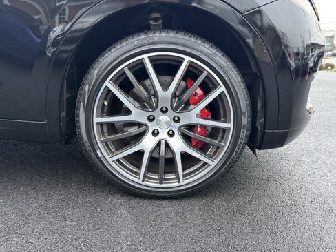 Used 2017 Maserati Levante S image 9