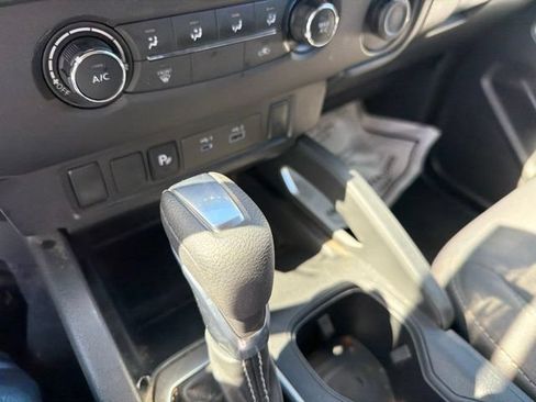 Used 2025 Nissan Frontier SV AWD/4WD image 24