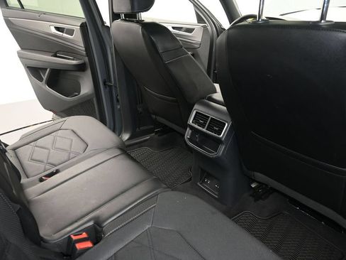 Used 2024 Volkswagen Atlas Cross Sport SE w/ Panoramic Sunroof Package AWD/4WD image 12