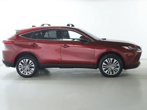 Certified 2023 Toyota Venza XLE AWD/4WD image 11