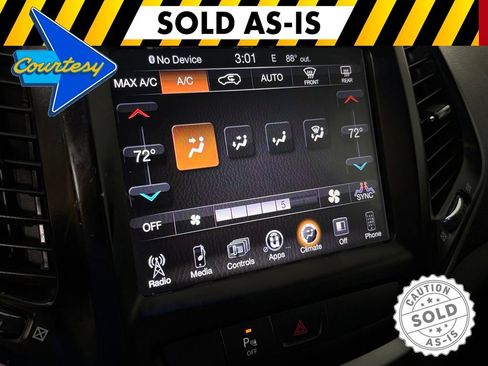 Used 2018 Jeep Cherokee Latitude Plus w/ Comfort/Convenience Group FWD image 24