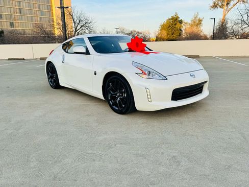 Used 2017 Nissan 370Z Coupe RWD image 4