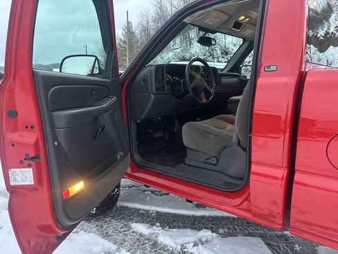 Used 2005 Chevrolet Silverado 2500 LS w/ Heavy-Duty Power Package image 17