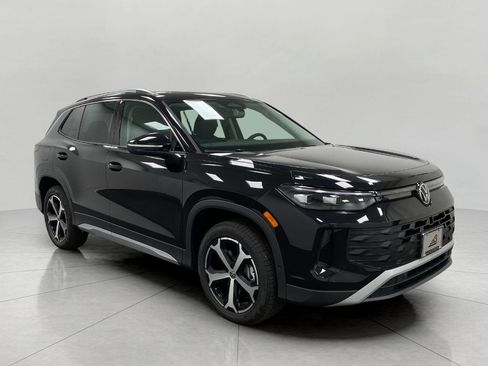 New 2025 Volkswagen Tiguan SE image 1