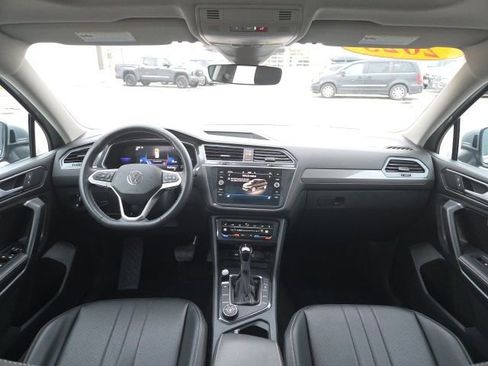 Certified 2023 Volkswagen Tiguan SE w/ Panoramic Sunroof Package image 25