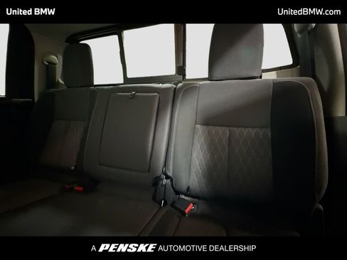 Used 2021 Nissan Titan SV w/ SV Convenience Package image 12