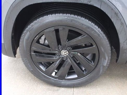 Used 2022 Volkswagen Atlas Cross Sport SE w/ Panoramic Sunroof Package image 13