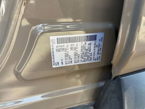 Used 2025 Nissan Rogue SV image 31