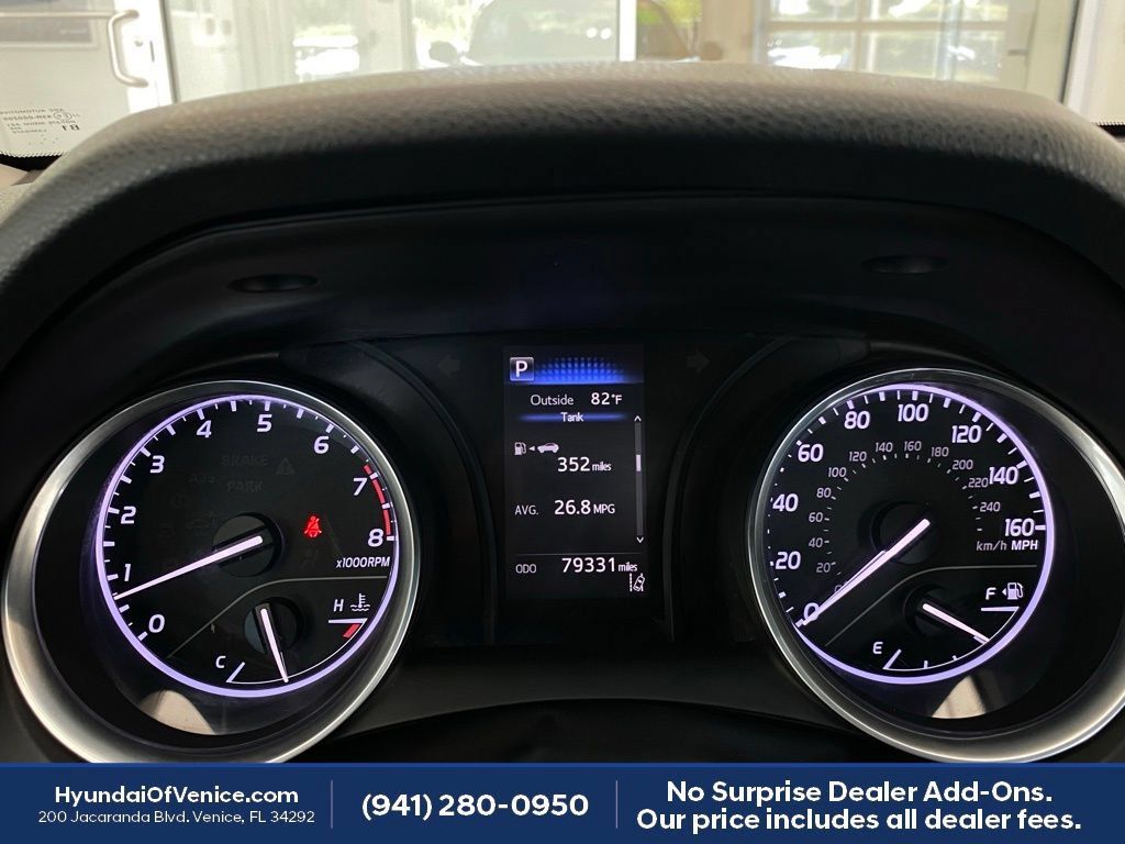 Used 2018 Toyota Camry SE FWD image 13