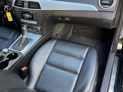 Used 2013 Mercedes-Benz C 250 Sedan image 31