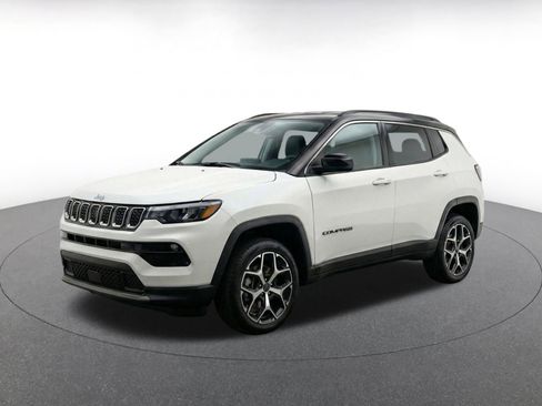 Used 2025 Jeep Compass Limited AWD/4WD image 3