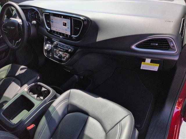 Used 2026 Chrysler Voyager LX FWD image 20