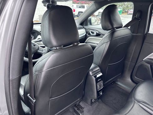 Used 2023 Jeep Compass Limited image 23