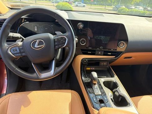 Used 2025 Lexus NX 250 FWD w/ Towing Package (2000 Lbs) image 10