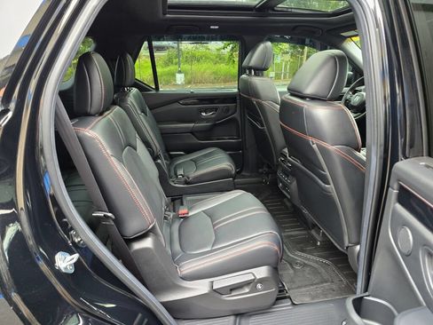 Certified 2025 Honda Pilot TrailSport image 12