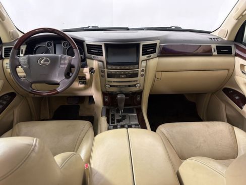 Used 2014 Lexus LX 570 4WD image 17