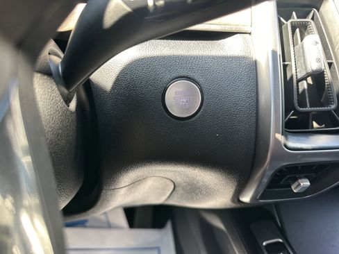 Used 2023 Kia Sorento S w/ Panoramic Sunroof Package AWD/4WD image 16