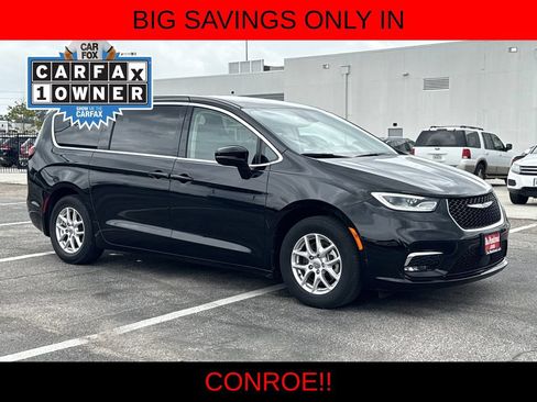 Used 2024 Chrysler Pacifica Touring-L FWD image 3