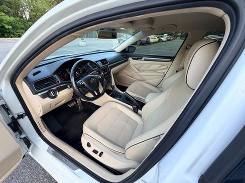 Used 2017 Volkswagen Passat 1.8T R-Line FWD image 8