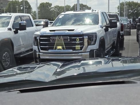 Used 2020 GMC Sierra 1500 AT4 w/ AT4 Premium Package AWD/4WD image 8