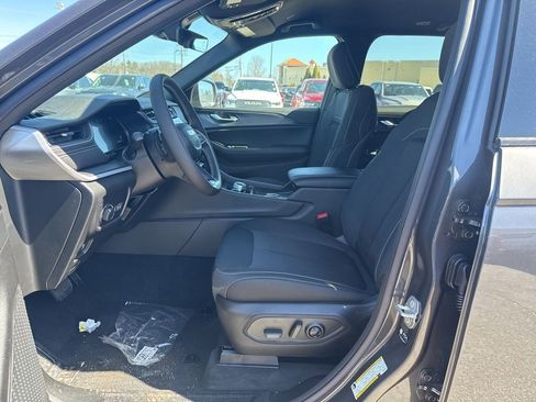 New 2026 Jeep Grand Cherokee Laredo AWD/4WD image 17