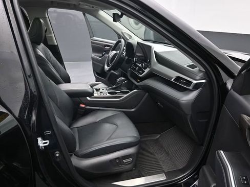 Used 2024 Toyota Highlander Platinum image 39