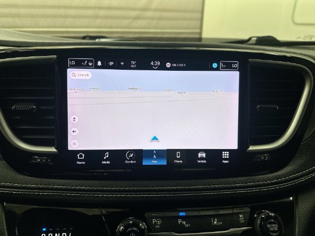 Used 2022 Chrysler Pacifica Touring-L w/ Uconnect Theater Family Group FWD image 21