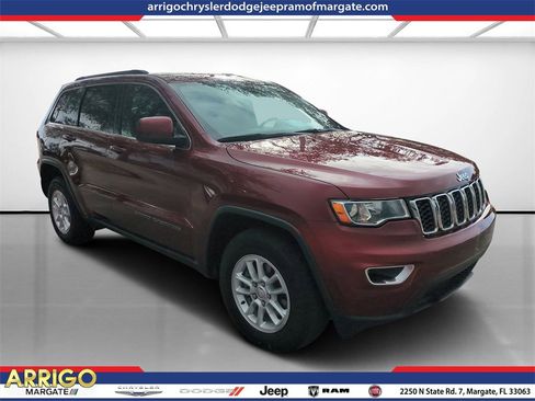 Used 2020 Jeep Grand Cherokee Laredo image 1