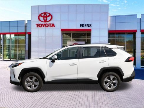Used 2025 Toyota RAV4 XLE FWD image 8