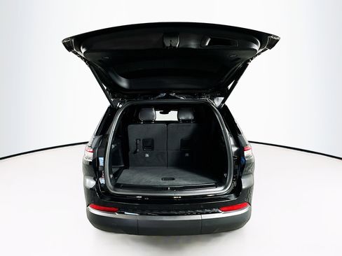 Used 2023 Jeep Grand Cherokee L Laredo image 30