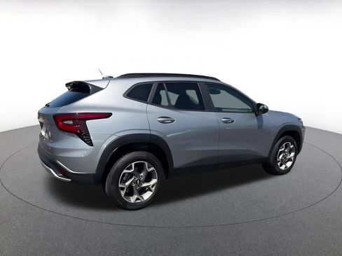 Used 2025 Chevrolet Trax LT FWD image 14