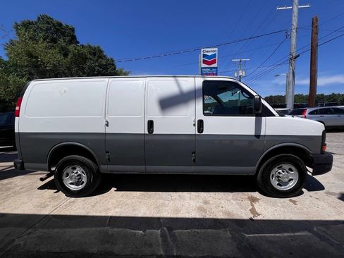 Used 2014 Chevrolet Express 2500 RWD image 7